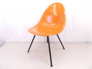 lot 96 image: Vintage Orange Fiberglass Shell Chair