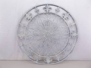 lot 94 image: Large Paintable 36 Iron Decorative French Fleur-de-lis Wall Hanger