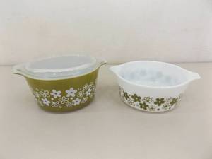 lot 83 image: 2 Vintage Pyrex #473 Spring Blossom 1 QT Covered Casserole Dishes