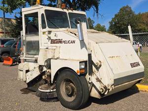 lot 431 image: Elgin Pelican Series SE John Deere Diesel Commercial Street Sweeper