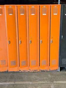 lot 439 image: Metal Locker Cabinet 6-door 60 x 18 x 78