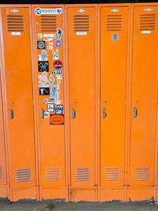 lot 440 image: Metal Locker Cabinet 6-door 60 x 18 x 78
