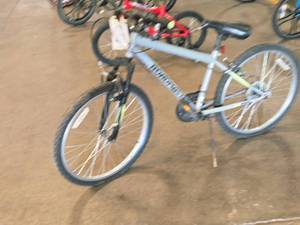 lot 444 image: Roadmaster 24 Mens Trail Bike 15 Gray Frame