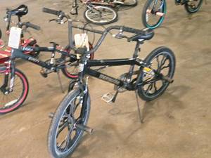 lot 446 image: Mongoose 20 Boys Single-speed BMX Bike 10 Black Frame