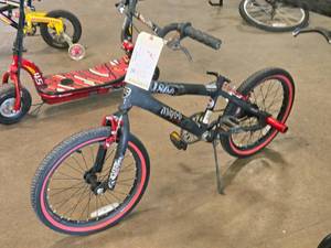 lot 447 image: Kent 18 Boys Single-speed BMX Bike 10 Black Frame