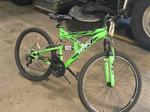 lot 453 image: Huffy XDS 26 Trail Bike 18 Green Frame