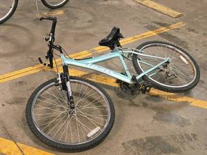 lot 455 image: Huffy Maxx Mountain 26 Mens Trail Bike 17 Turquoise Frame