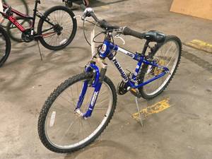 lot 456 image: Raleigh Mountain Sport M20 26 Womens Trail Bike 13 BlueWhite Frame