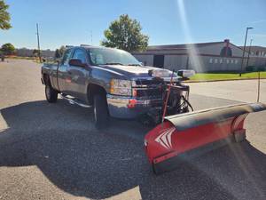 lot 426 image: 2012 Chevrolet Silverado 2500HD 4 Door Extended Cab Work Truck with Snowplow