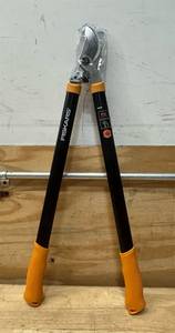 lot 24 image: FISKARS Lopper 1 12