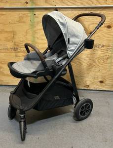 lot 137 image: Graco Premier Modes Lux Stroller - Midtown Collection