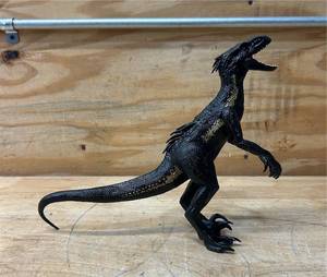 lot 145 image: JURASSIC PARK Indoraptor