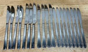 lot 171 image: Butter Knife lot of 19