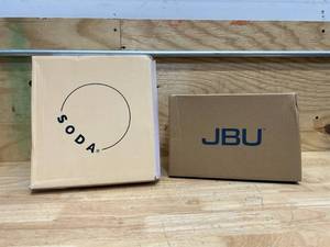 lot 189 image: Lot of 2 Shoes (size 9)