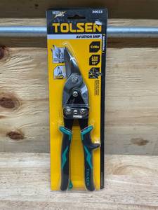 lot 198 image: Tolsen Aviation Snip Right Industrial Cr-Mo Construction Length10, Two-Component Plastic Handle 30023 (0925250)