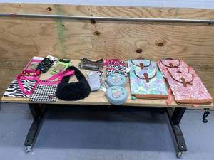 lot 250 image: Lot of - Various Bags