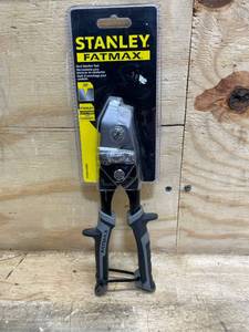 lot 264 image: Stanley FatMax FMHT73567H Duct Notcher Tool