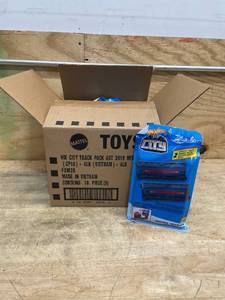 lot 268 image: Hot Wheels - Lot of 18 - City Track Pack #1 StrightStright