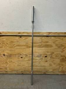 lot 279 image: 45lb standard gym bar