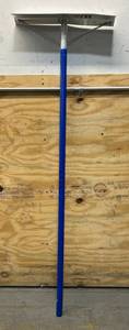 lot 288 image: 19 x 4 Aluminum Concrete Placer