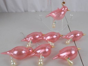lot 19 image: Set of 7 Glass Bird Ornaments with Pear Dangle