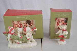 lot 54 image: Department 56 Simple Traditions Holly Lane Figurine Set with Boxes