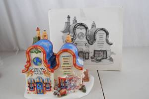 lot 60 image: Dept 56 Heritage Village North Pole Series Christmas Bread Bakers 1996