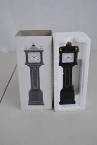 lot 67 image: Department 56 Heritage Village Town Clock Handpainted Metal Accessory