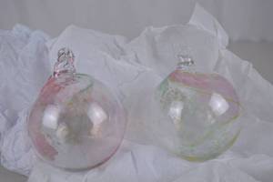 lot 128 image: Set of 2 Hand-Blown Glass Christmas Ornaments, Swirl Design