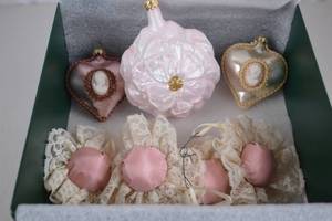 lot 131 image: Vintage Romantic Pink and Ivory Christmas Ornaments Lot