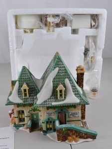 lot 137 image: Department 56 North Pole Series Elsies Gingerbread House 1998