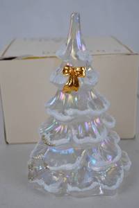 lot A-142 image: Fenton Handmade Iridescent Glass Christmas Tree with Gold Bow, 6.5 Inches