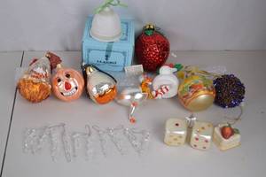 lot 148 image: Lot of Christmas Holiday Ornaments and Decorations