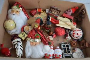lot 176 image: Assorted Vintage and Handmade Christmas Ornaments Lot
