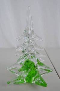 lot 200 image: Kosta Boda Sweden Glass Christmas Tree Sculpture, 8 Inches
