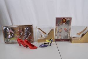 lot 213 image: Assorted Shoe-Themed Decorative Ornaments Lot