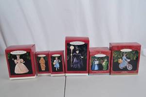 lot 223 image: Hallmark Keepsake Wizard of Oz Ornament Collection