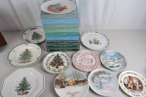 lot 227 image: Vintage Christmas Collector Plate Lot with Avon Christmas Memories Series