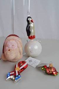 lot 237 image: Assorted Christmas Ornaments incl. Christopher Radko Set4
