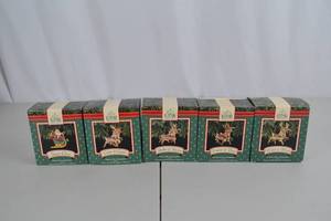 lot 238 image: Hallmark Keepsake Santa and His Reindeer Ornament Set (5 Boxes)