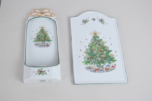 lot 243 image: Salem Christmas Eve Porcelain Wall Pocket and Cutting Board