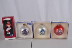 lot 250 image: Sports Ornaments Joe Montana, Chicago Bears, Timberwolves, MN Twins