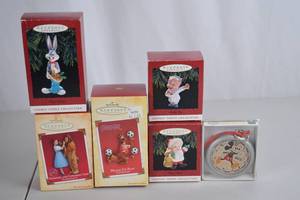 lot 386 image: Hallmark Keepsake Ornament Collection - Looney Tunes, Scooby-Doo, Disney