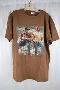 lot 425 image: Brooks & Dunn Graphic T-Shirt Brown Anvil Size Large