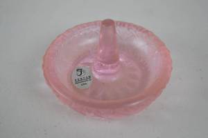 lot 472 image: Fenton Pink Glass Ring Holder, Handmade USA, 3-Inch Diameter
