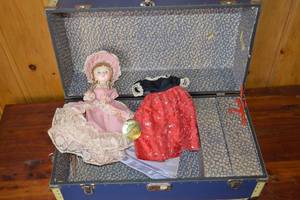 lot 254 image: Vintage Doll Trunk with Porcelain Doll and Accessories