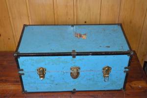 lot 258 image: Vintage Blue Metal Storage Trunk with Latch Closures