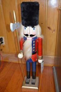 lot 277 image: 32-Inch Christmas Nutcracker Soldier Decor with Axe