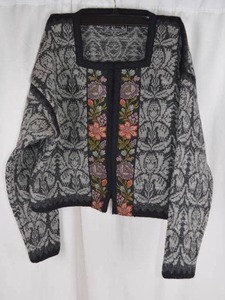 lot 294 image: Oleana Norwegian Story Floral Wool Cardigan Sweater Medium