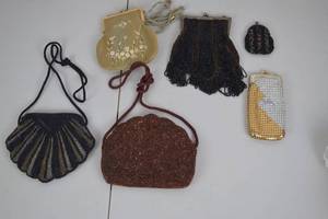 lot 299 image: Lot of Vintage Beaded Evening Bags and Purses